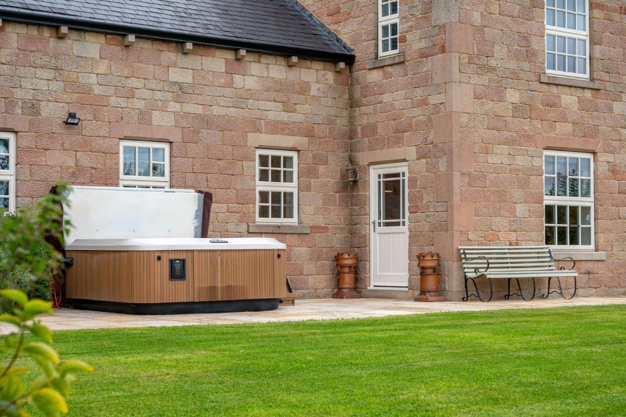 Tinkers Folly Villa Harrogate Exterior photo